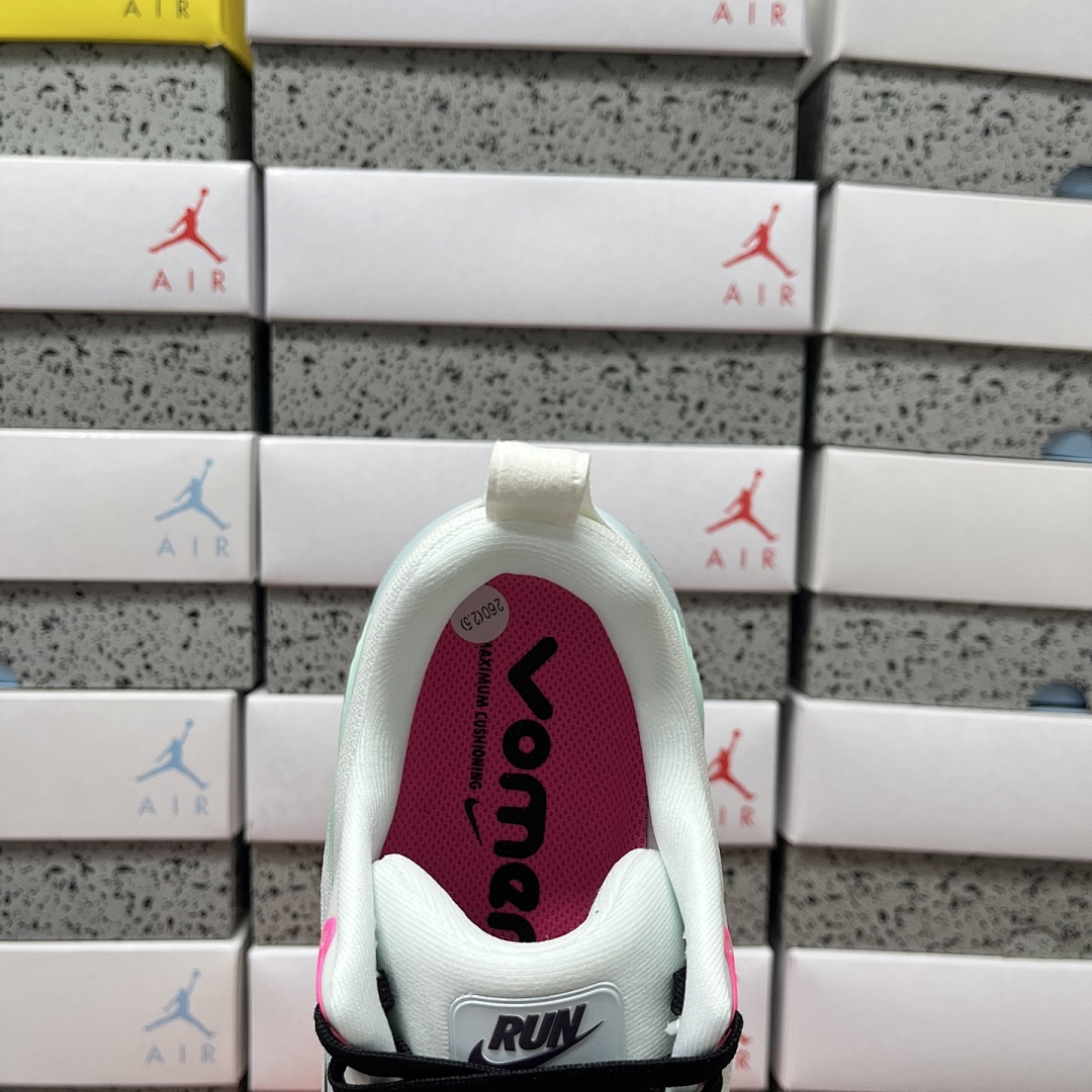 Nike Vomero 18 White Glacier Blue Hyper (Pink) - Image 5