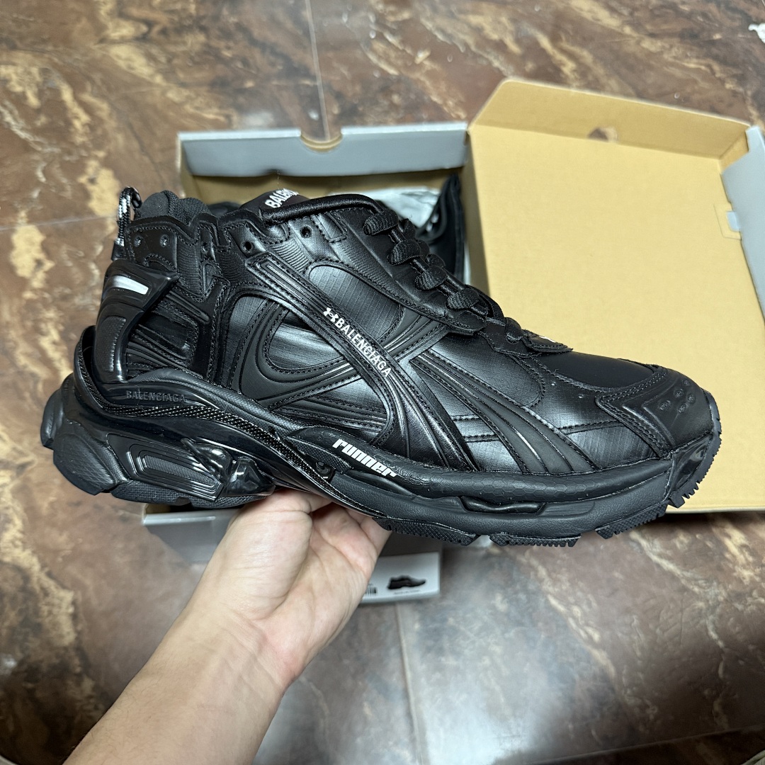 Balenciaga Runner 7.5