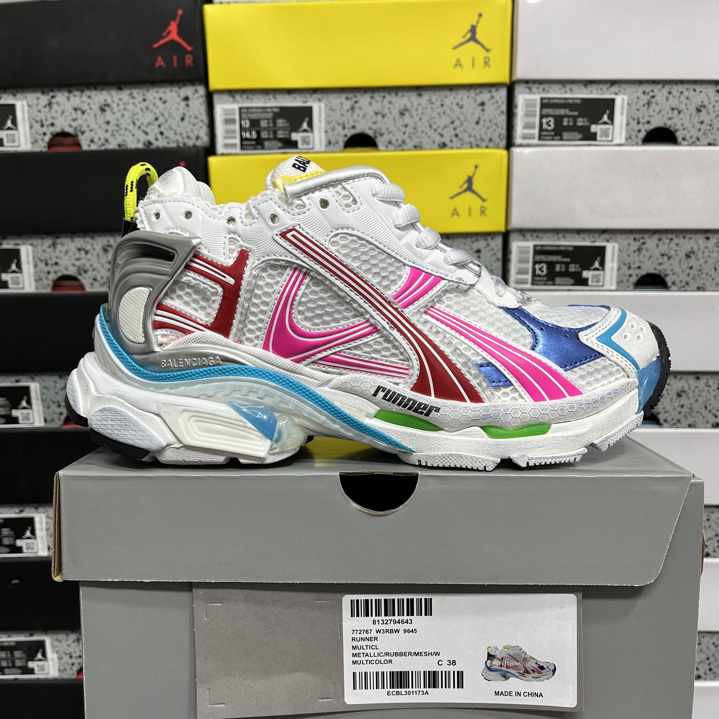 Balenciaga BLCG Runner 7.5 - Image 11