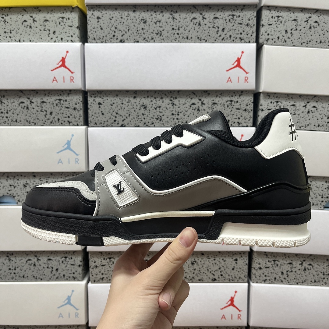 Louis Vuitton Trainer V2-05 - Image 9