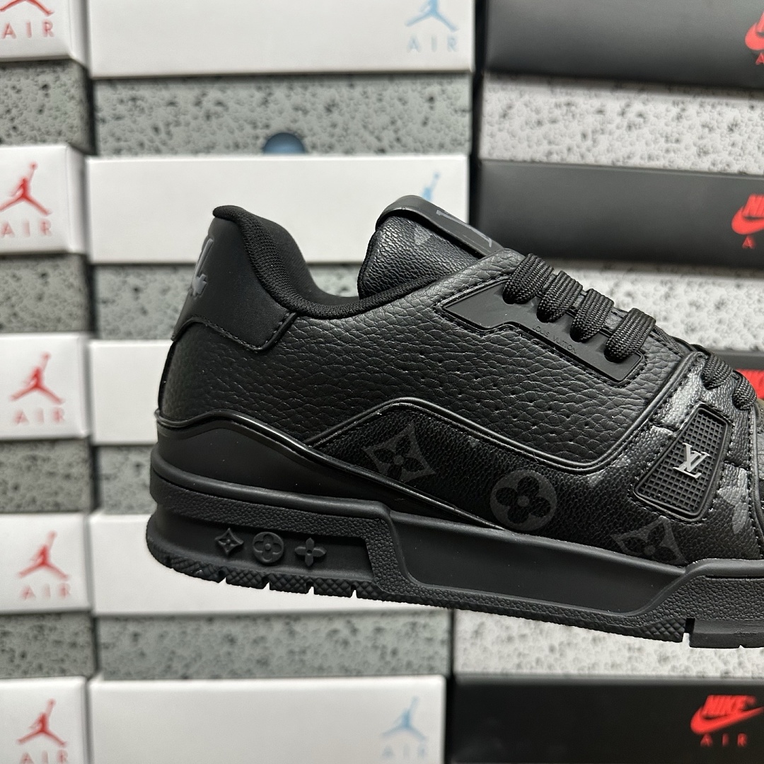 Louis Vuitton Trainer V2-15 - Image 5