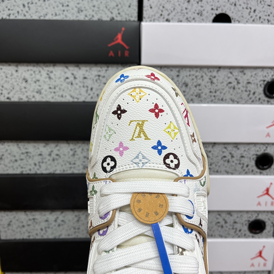 Louis Vuitton Trainer / (White) - Image 4