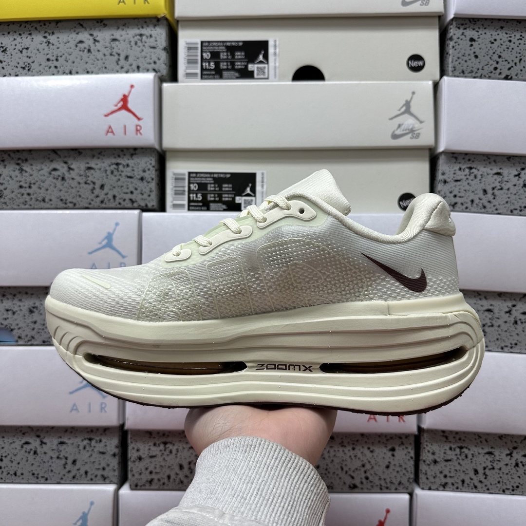 Nike Vomero Premium HQ2050-700 - Image 3