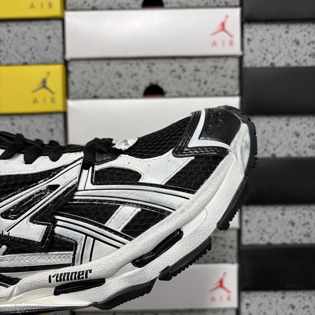 Balenciaga BLCG Runner White Black 7.0 - Image 2
