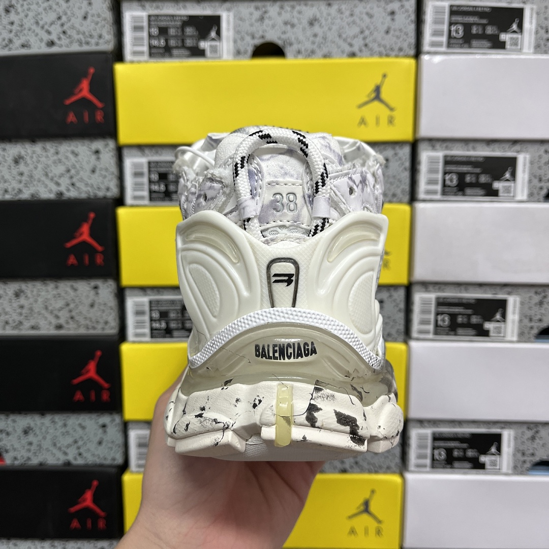 Balenciaga BLCG Runner 7.5 - Image 2