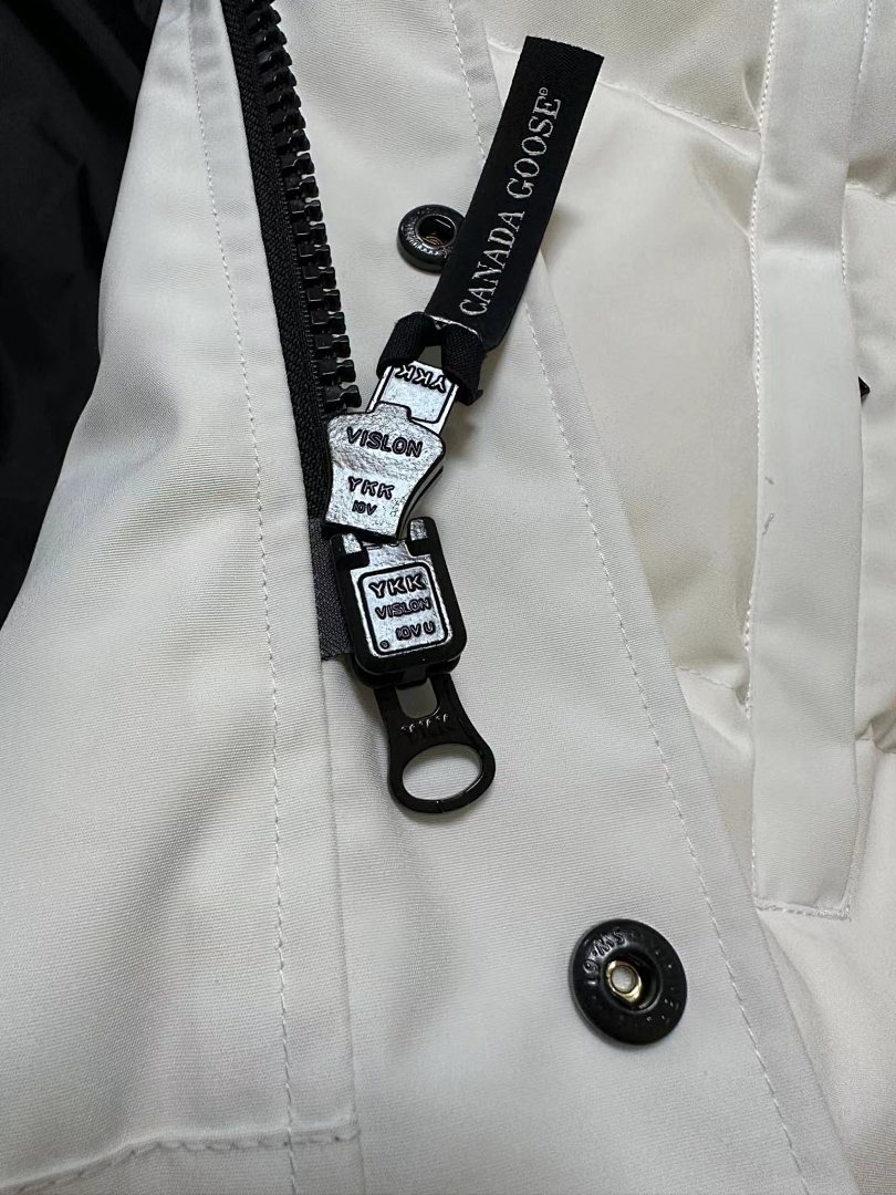 Canada Goose Wyndham Parka - Image 108