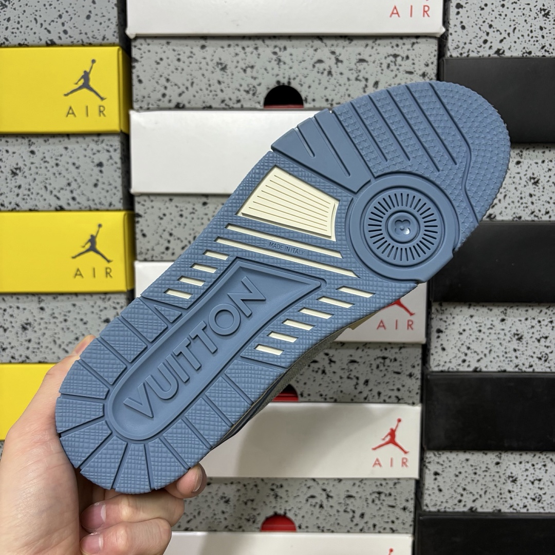 Louis Vuitton Trainer - Image 9