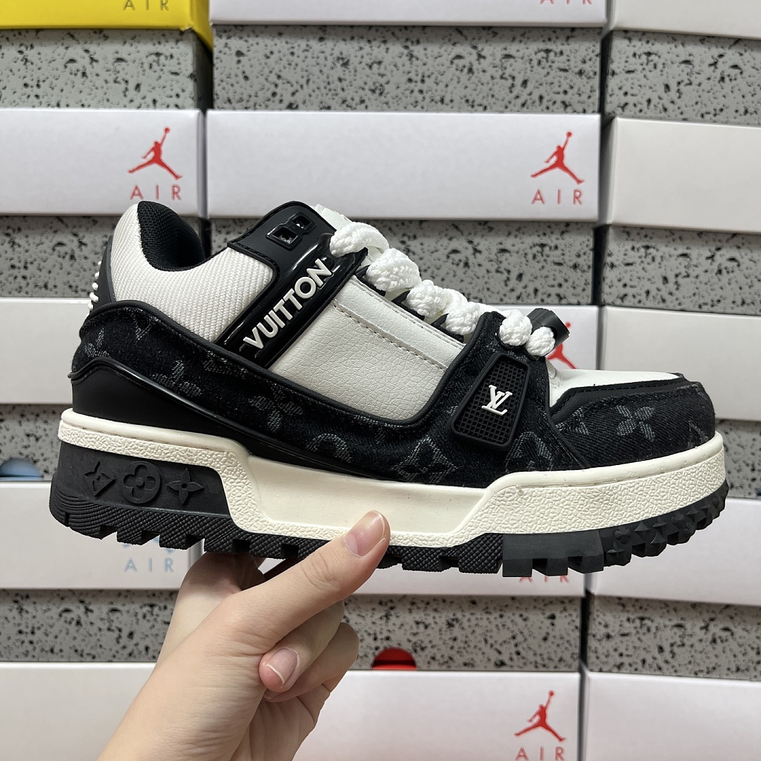Louis Vuitton Trainer Maxi White Black Print - Image 2