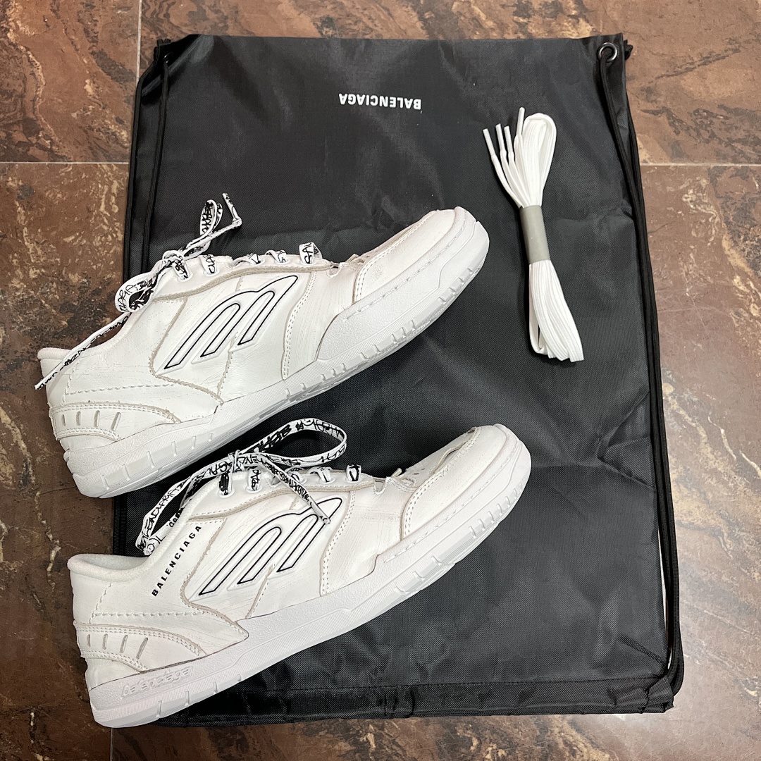 Balenciaga Hamptons Sneakers - Image 2