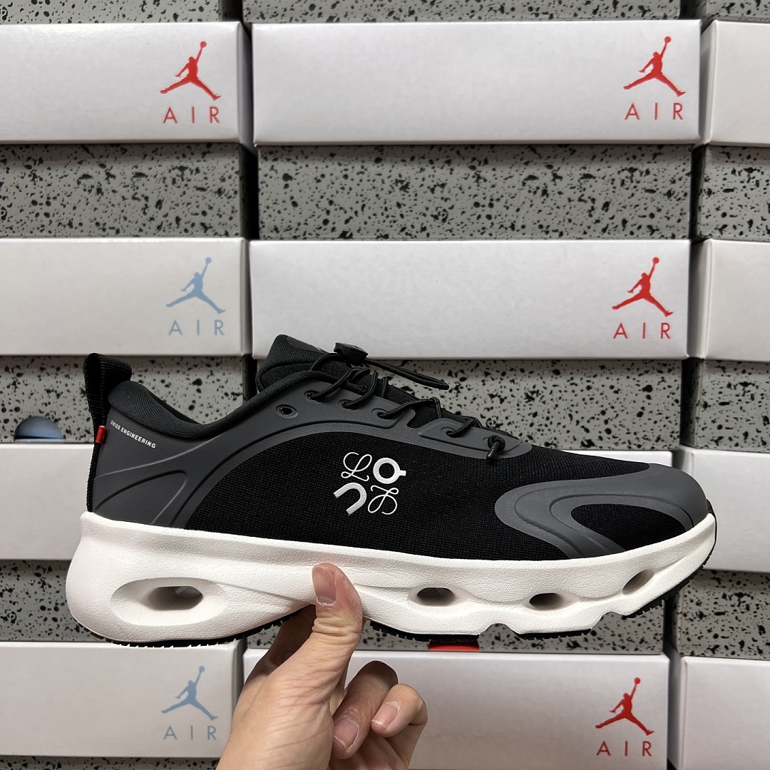 On Running Cloudsolo LOEWE (Black White) - Image 4