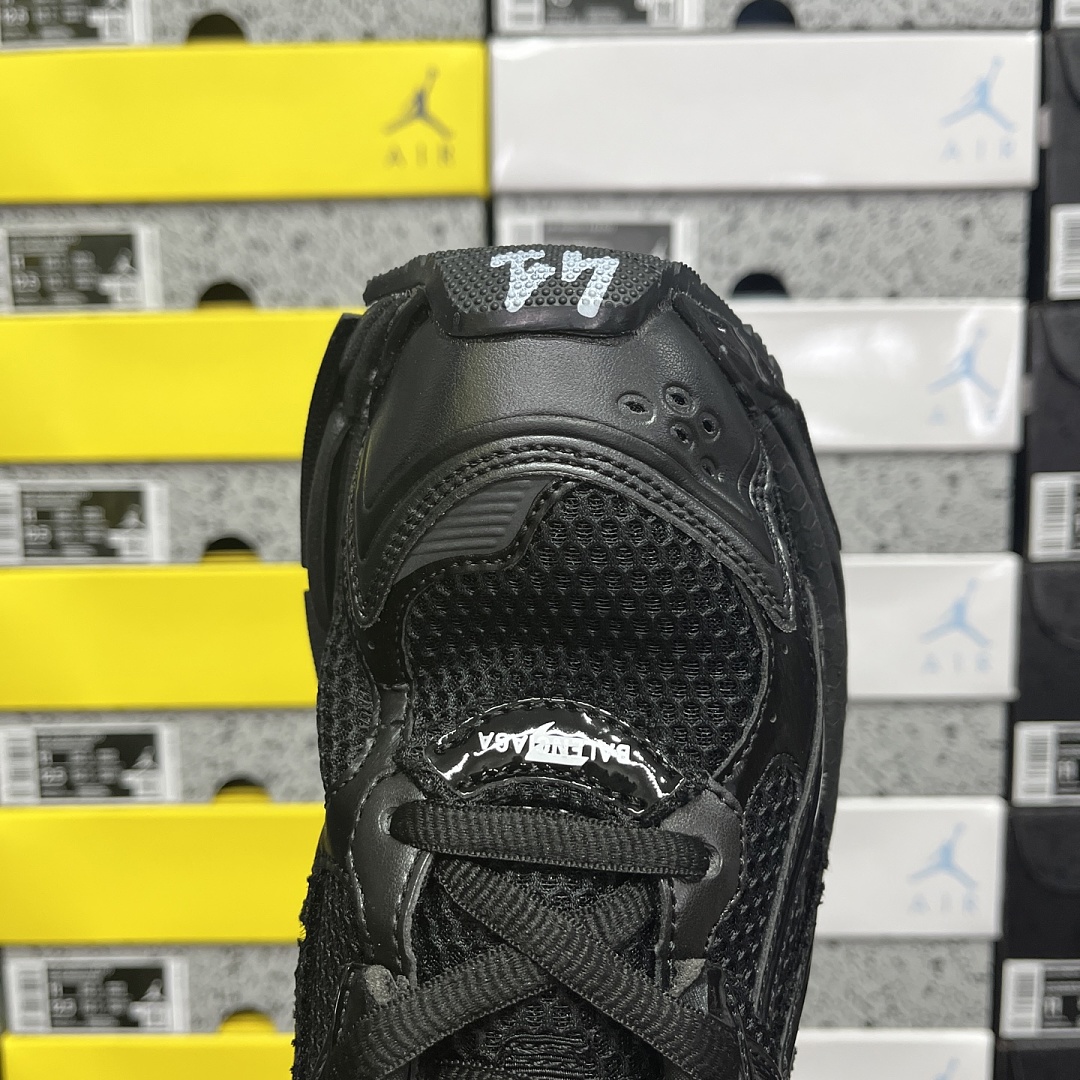 Balenciaga BLCG Runner 7.5 - Image 5