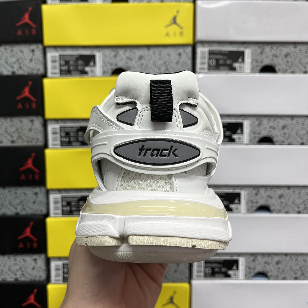 Balenciaga BLCG Track 3.0 - Image 10
