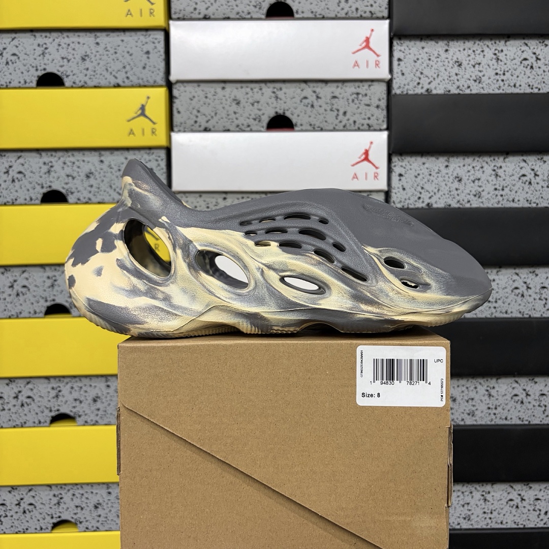 Adidas Yeezy Foam RNNR MXT Moon Gray Clogs