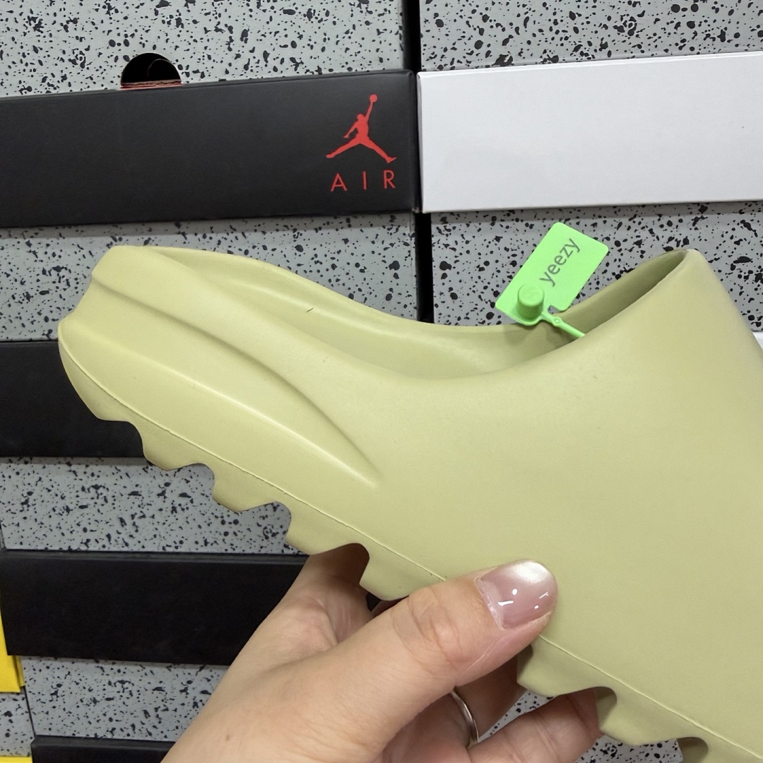 Adidas Slide/Foam Runner - Image 20