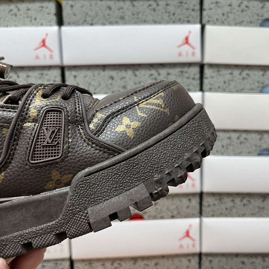Louis Vuitton Trainer Maxi Brown Print - Image 5