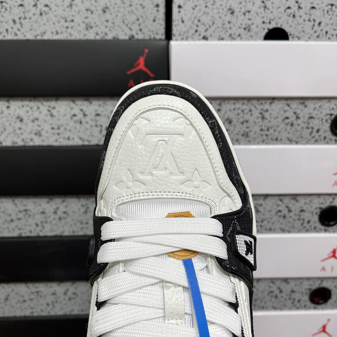 Louis Vuitton Trainer - Image 5