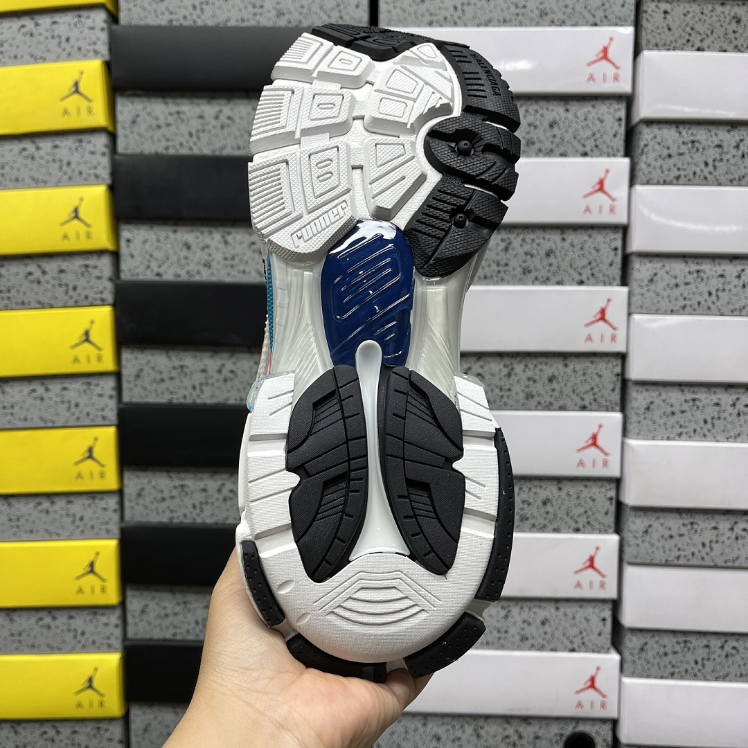 Balenciaga BLCG Runner 7.5 - Image 6