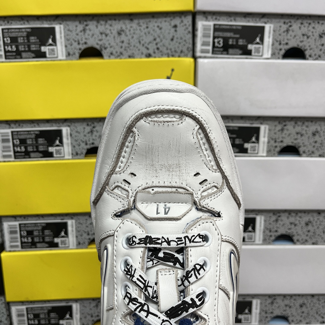 Balenciaga Hamptons Sneakers - Image 9