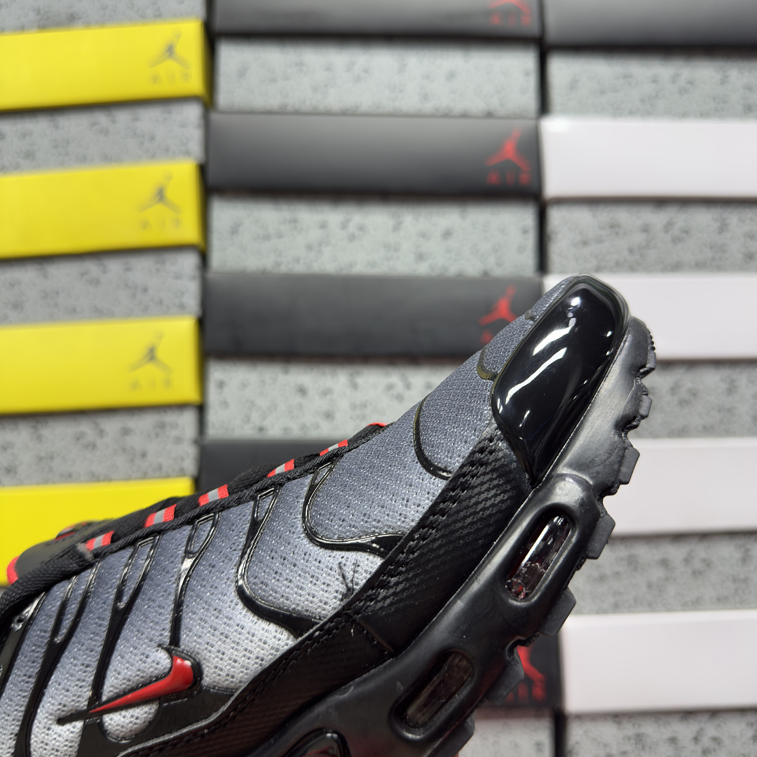 Nike Air Max Plus Black Gradient (Red) - Image 4