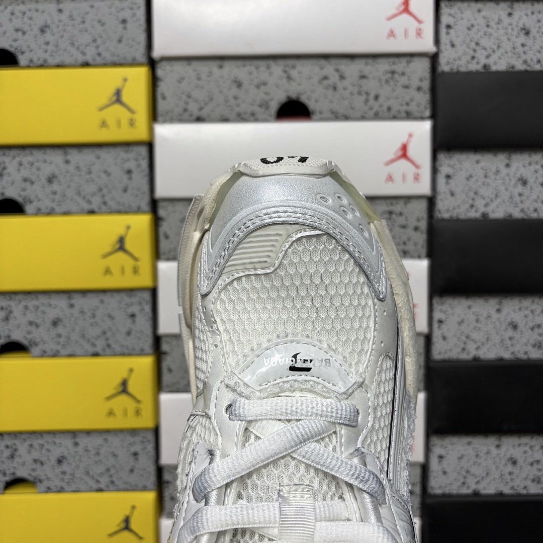 Balenciaga Runner LED 7.5 (White) - Image 6