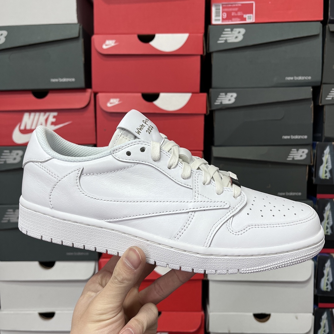 Nike Triple White Reverse Swoosh - Image 2