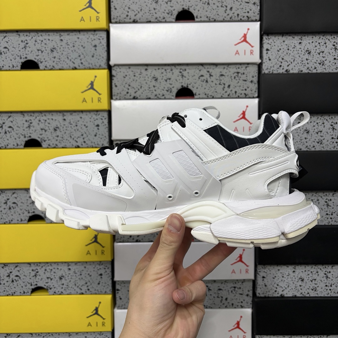 Balenciaga BLCG Track 3.0 - Image 10