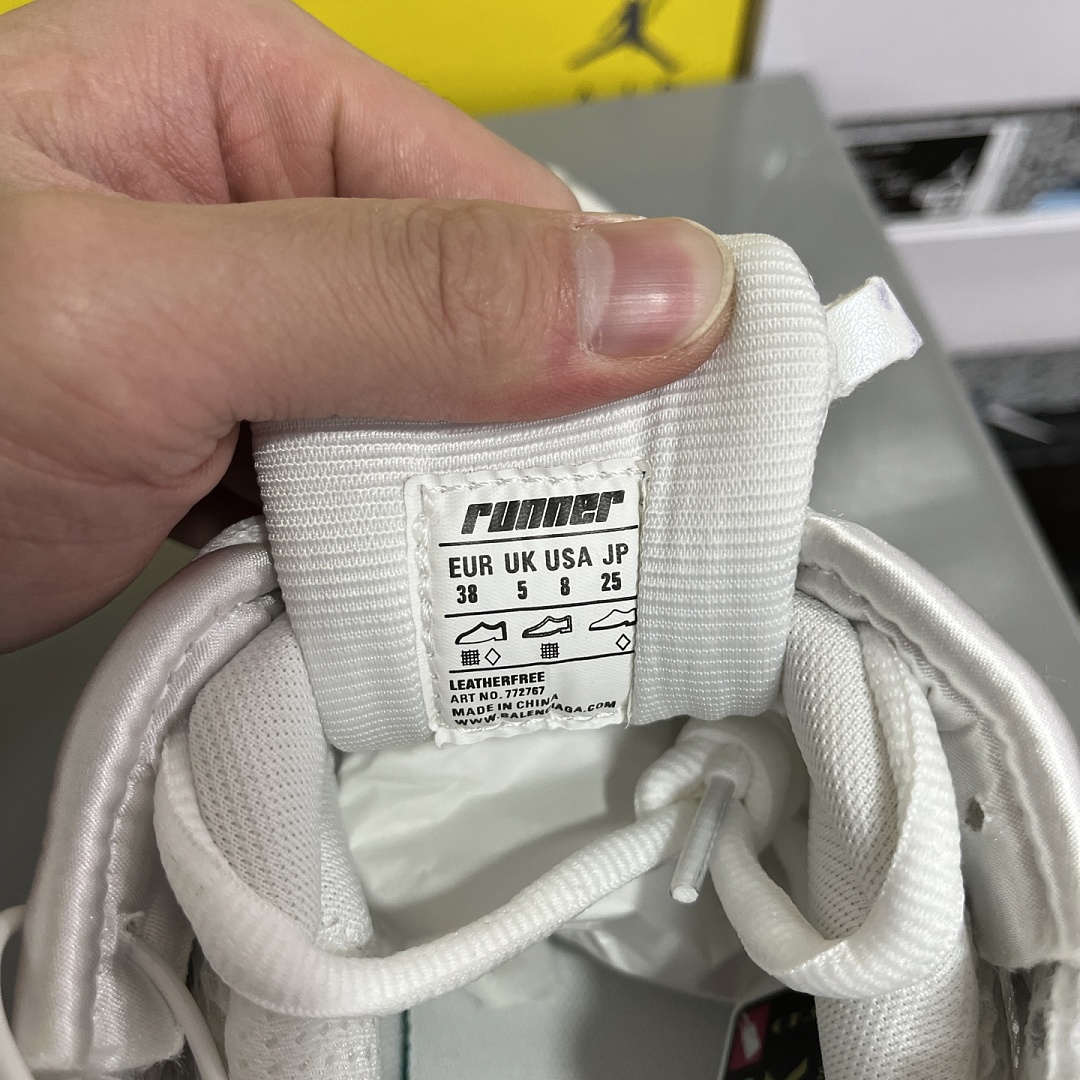Balenciaga BLCG Runner 7.5 - Image 10