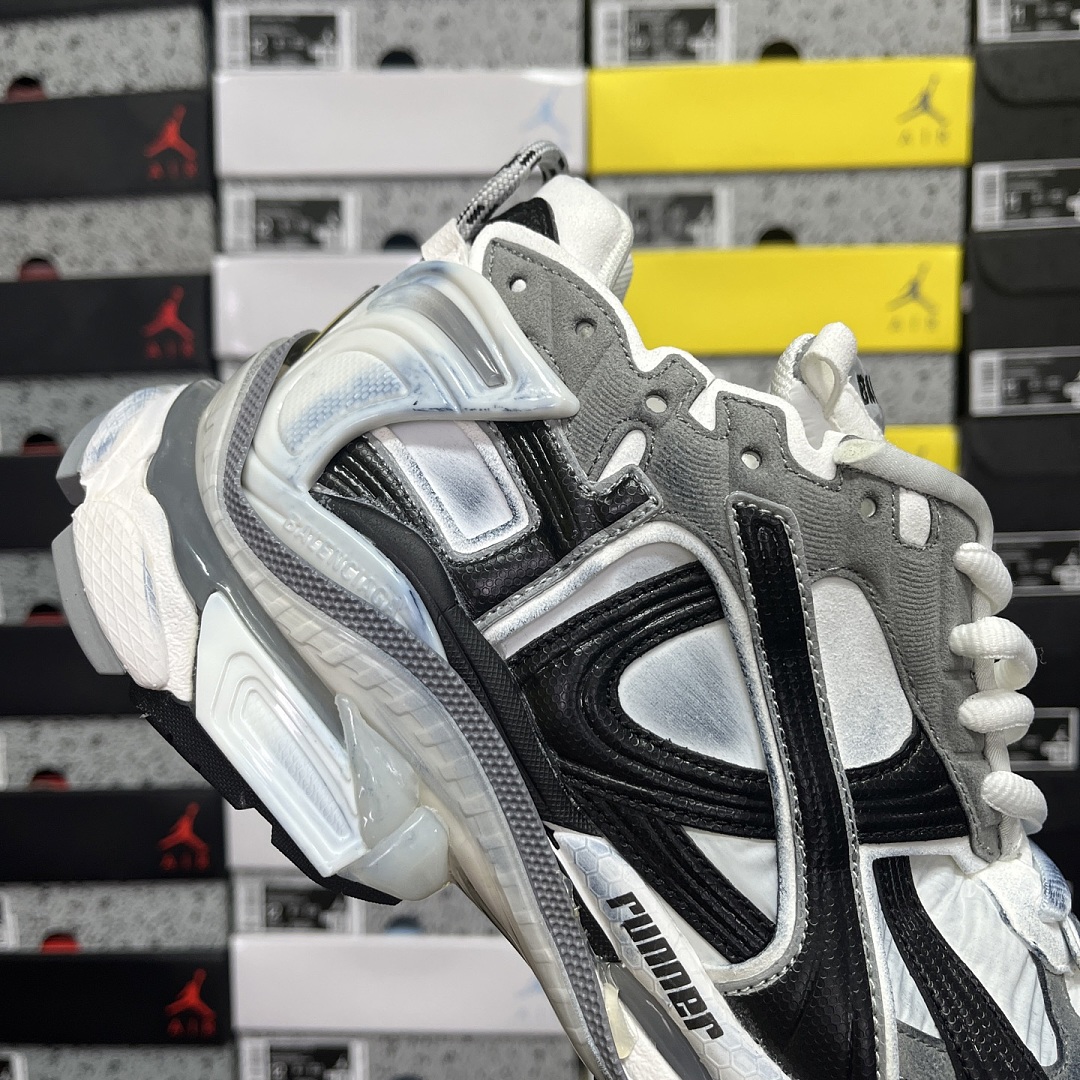 Balenciaga BLCG Runner 7.5 - Image 9