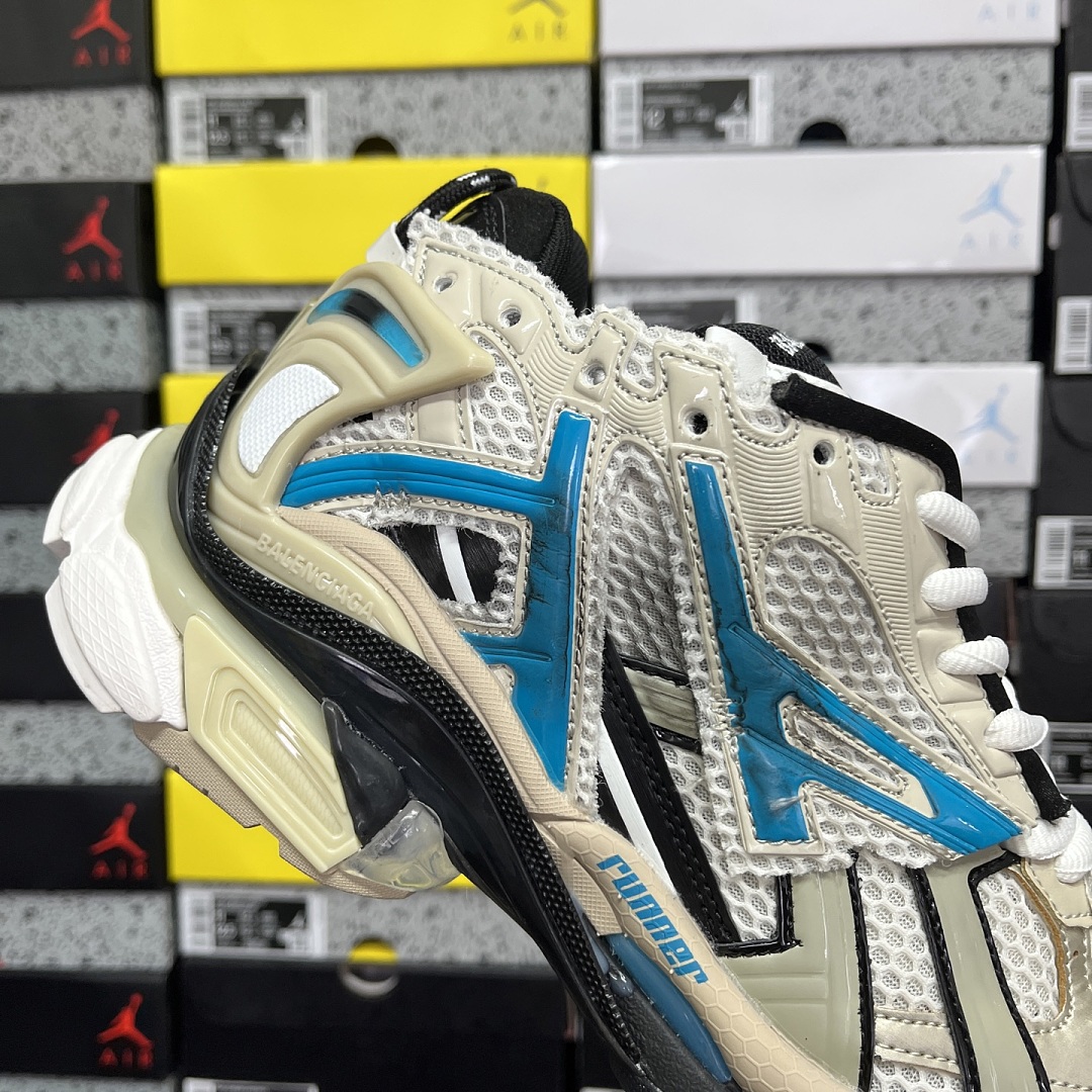 Balenciaga BLCG Runner 7.0 - Image 6