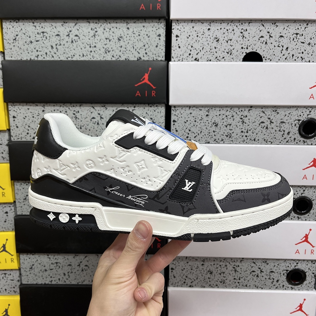 Louis Vuitton Trainer - Image 2