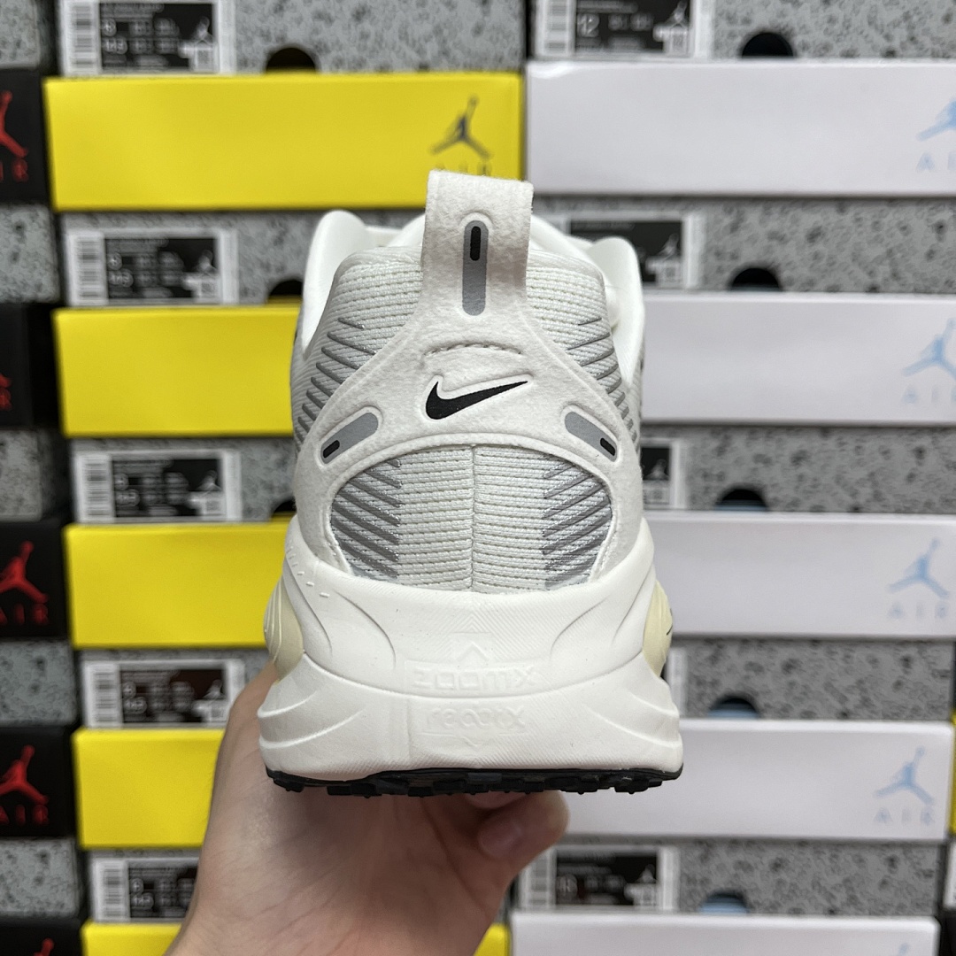 Nike Zoom Vomero - Image 5