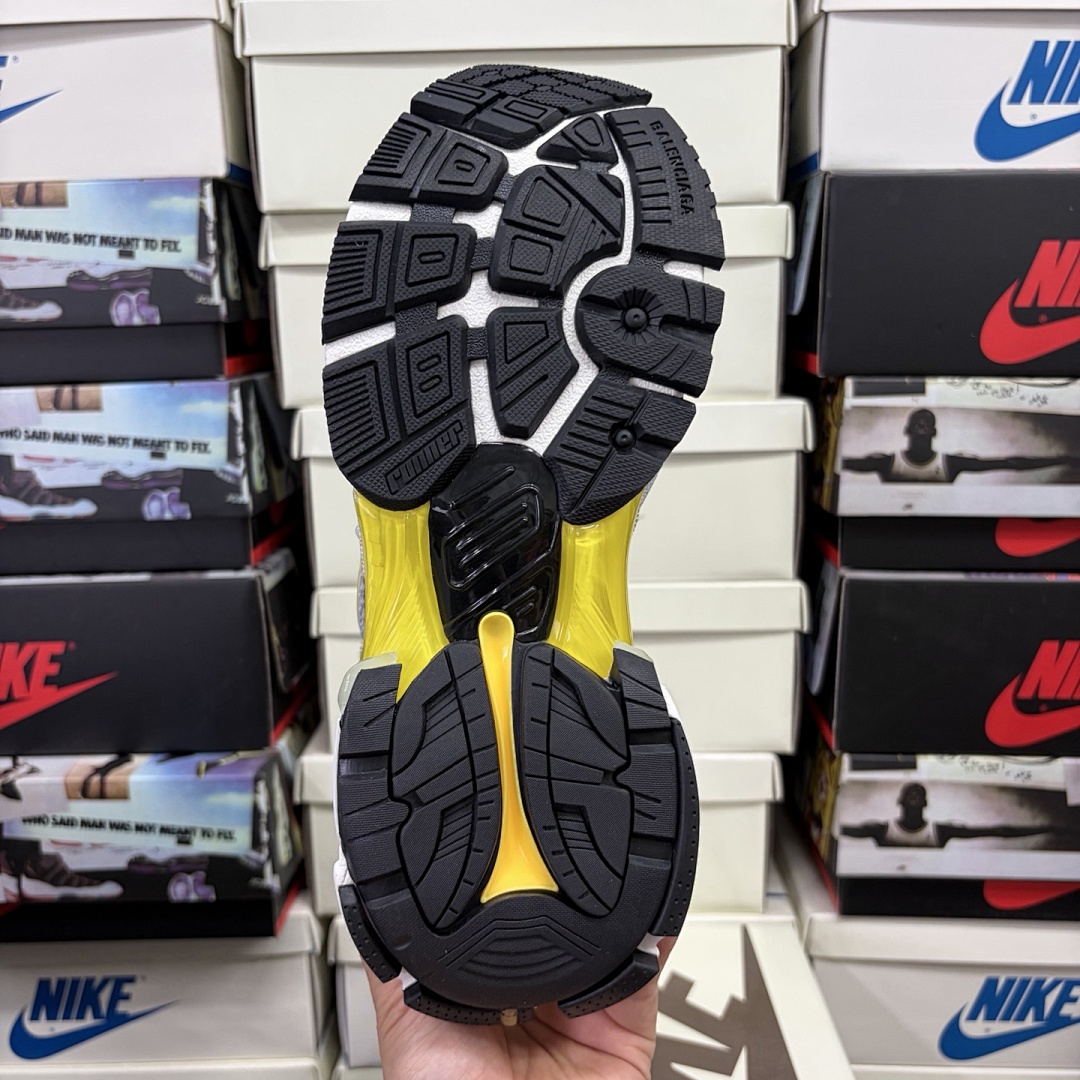 Balenciaga BLCG Runner7.0 - Image 34