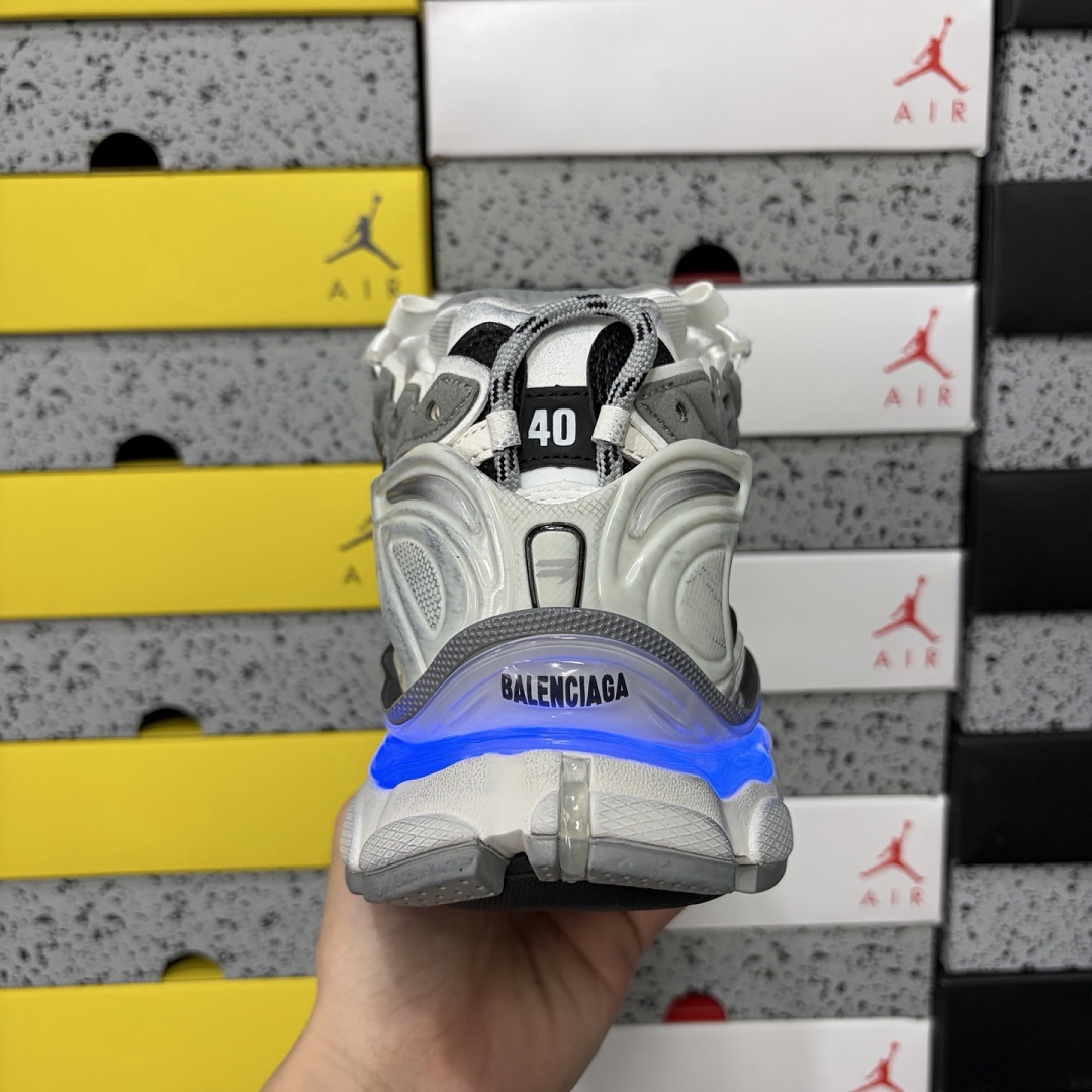 Balenciaga Runner LED 7 Gen - Image 4