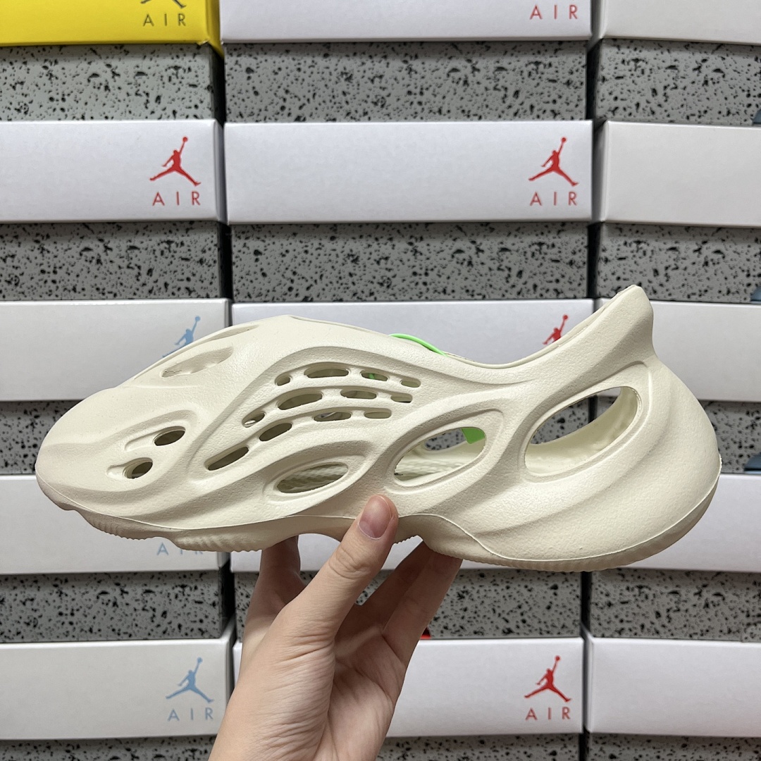 Adidas Slide/Foam Runner - Image 10