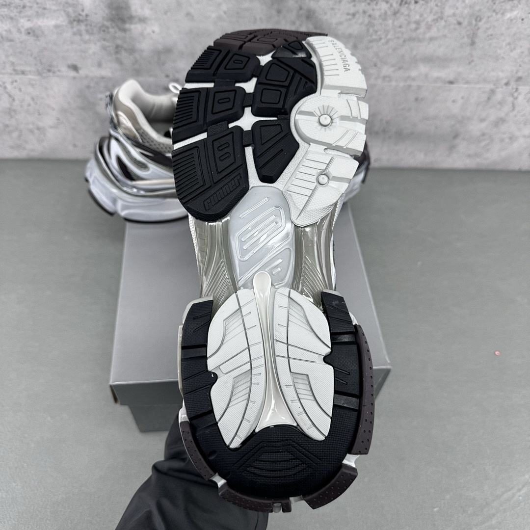 Balenciaga Runner 2.0 - Image 48