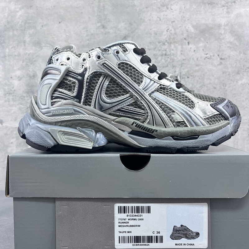 Balenciaga Runner 7.5