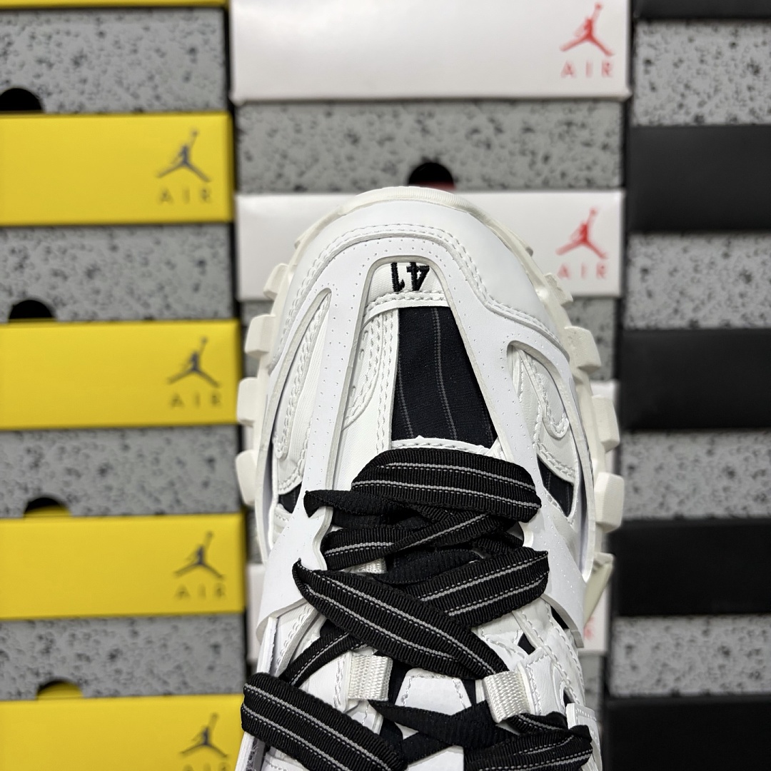 Balenciaga BLCG Track 3.0 - Image 4
