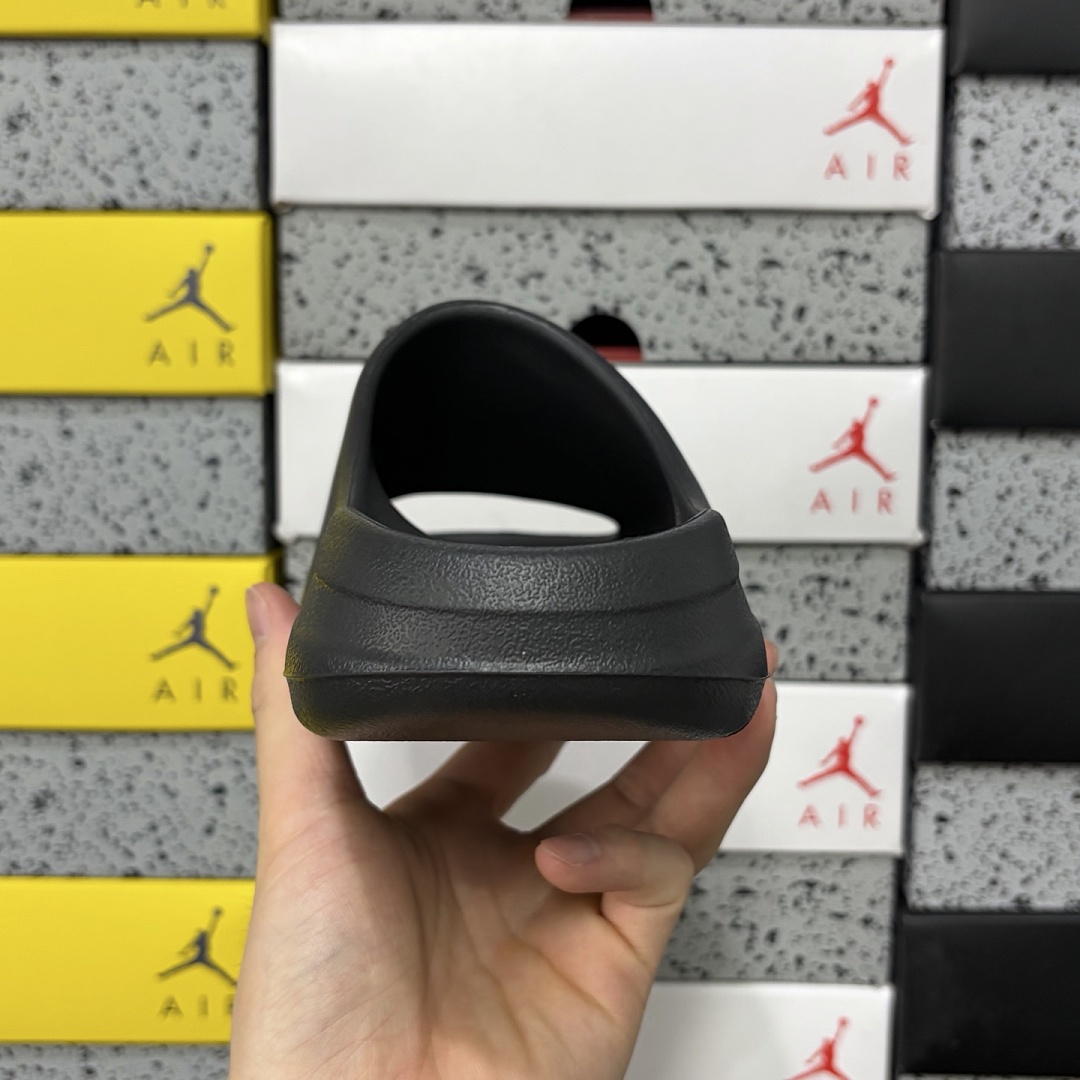 Adidas Yeezy Slide Onyx Slides Black (Matte) - Image 9