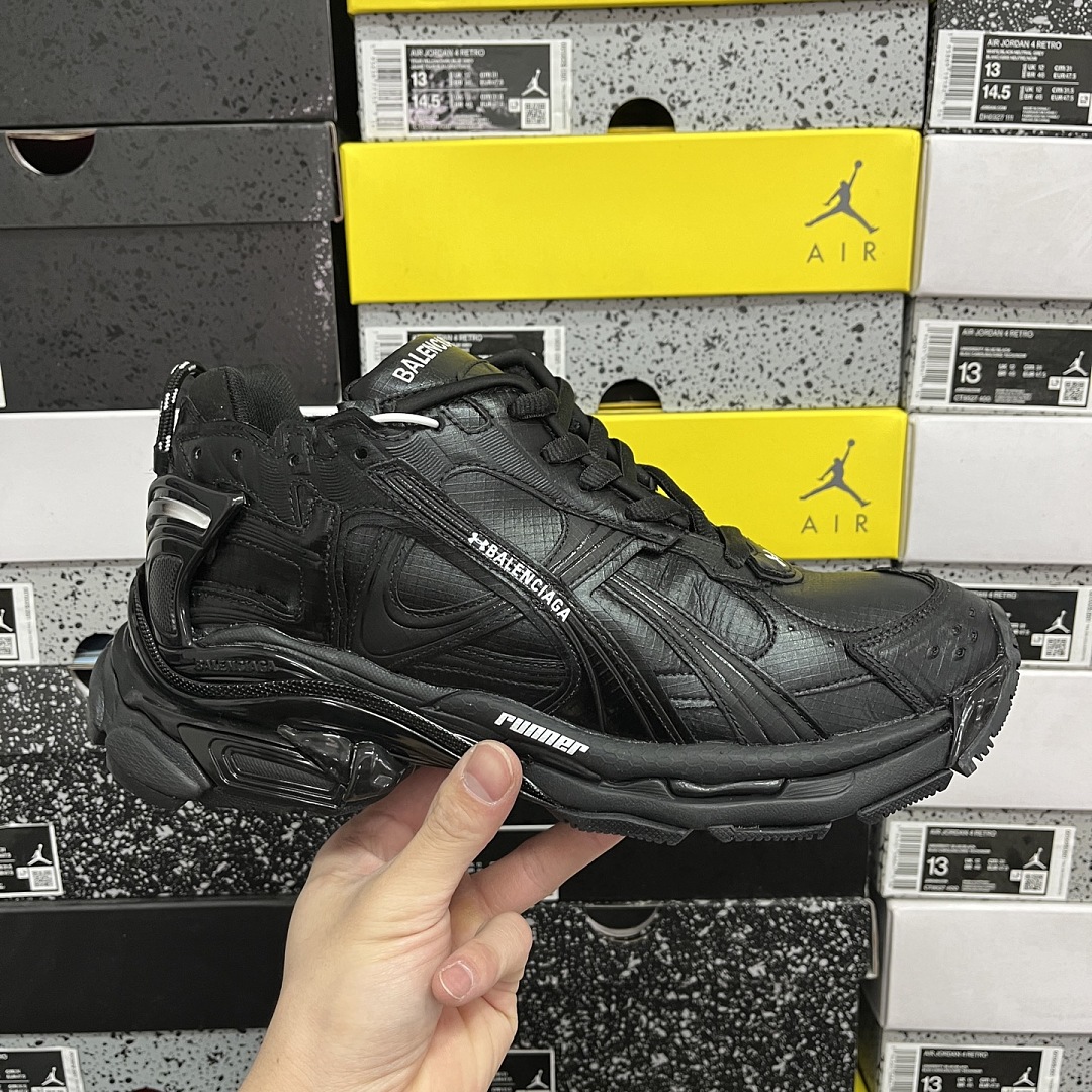 Balenciaga BLCG Runner 7.5 - Image 10