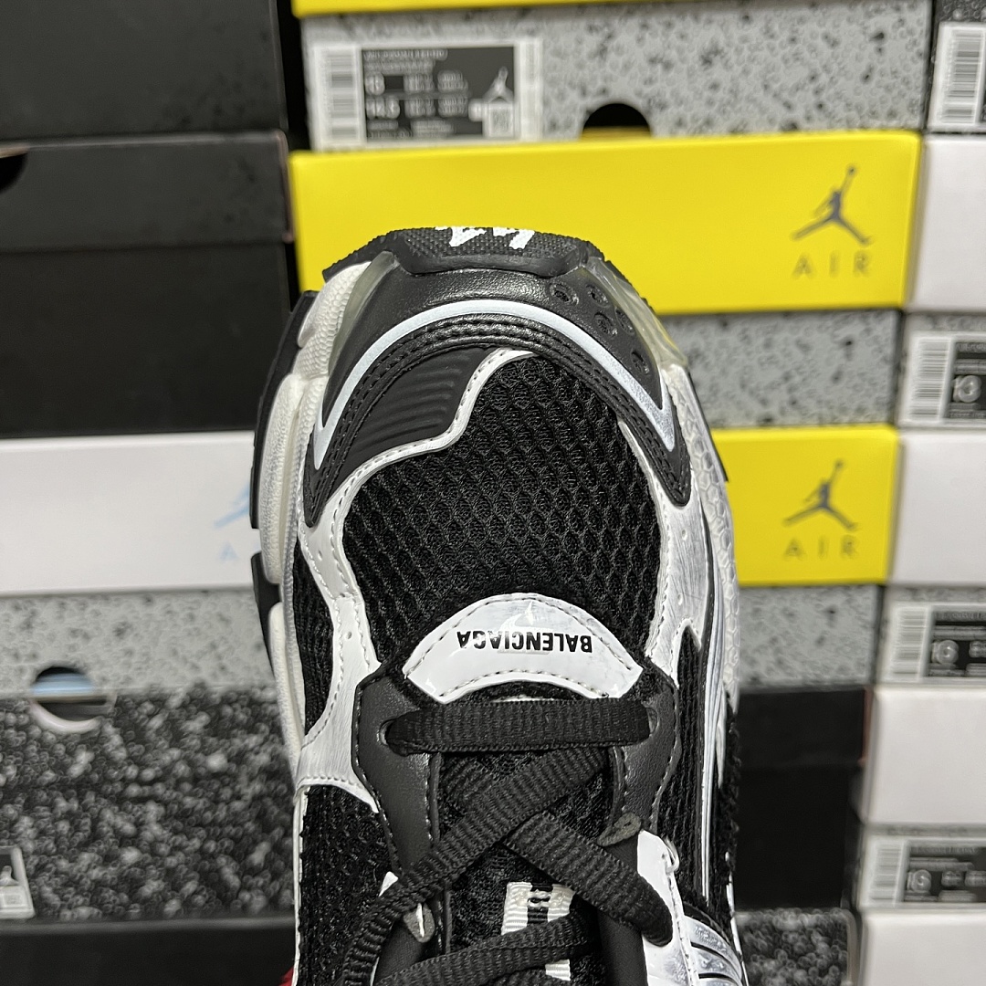 Balenciaga BLCG Runner 7.5 - Image 9