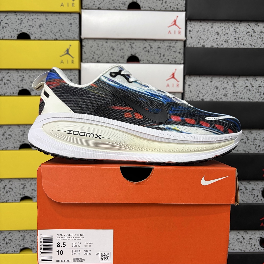 Nike Vomero 18 SE Light Trails
