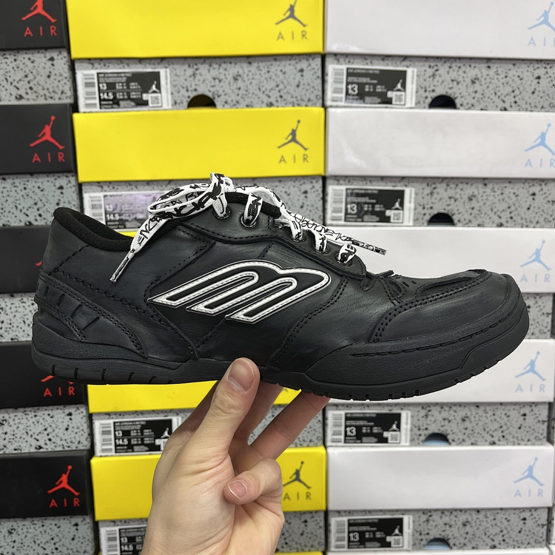 Balenciaga Hamptons Sneakers - Image 4