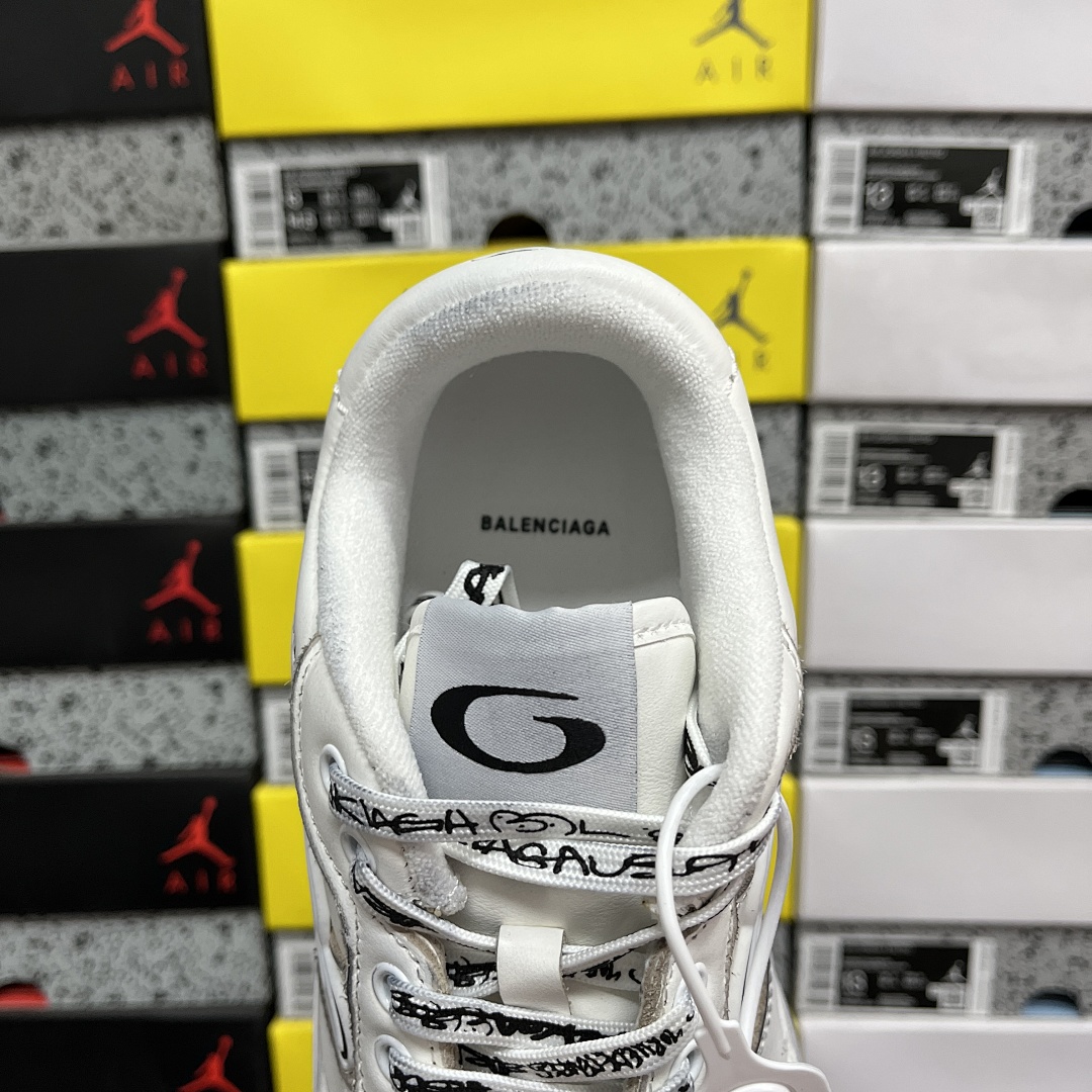 Balenciaga Hamptons Sneakers - Image 7