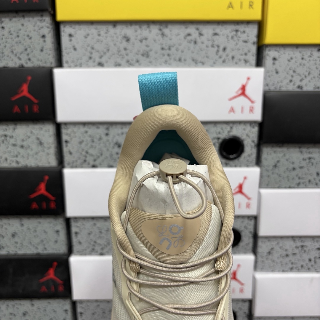 On Running Cloudsolo LOEWE Sand Turquoise - Image 4