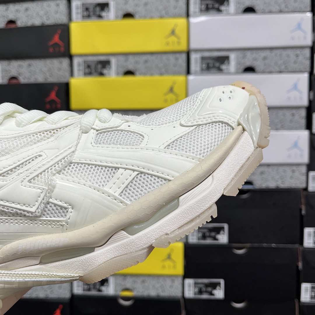 Balenciaga BLCG Runner 7.0 - Image 11
