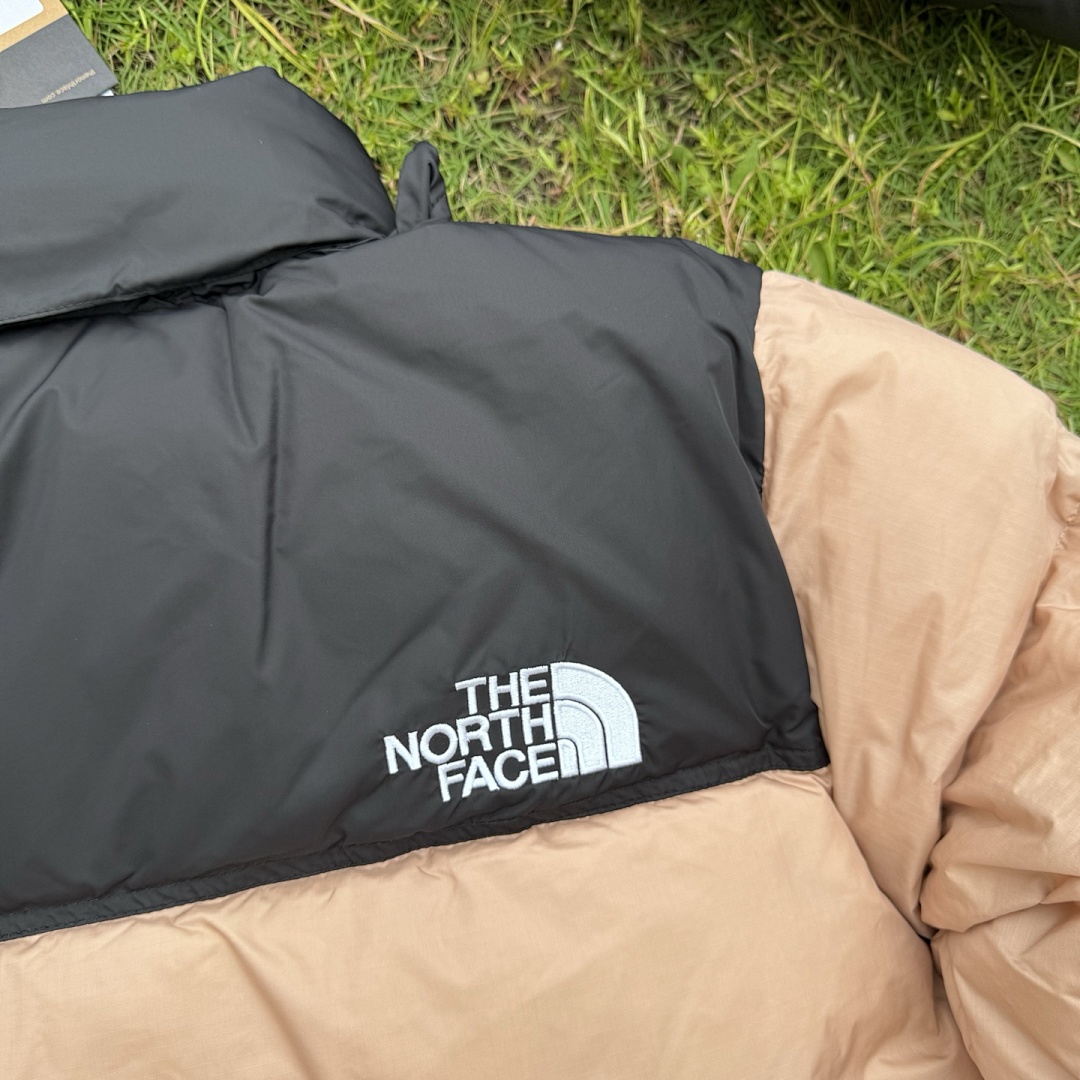 The North Face TNF 1996 Retro Nuptse 700 Fill Packable Jacket - Image 4