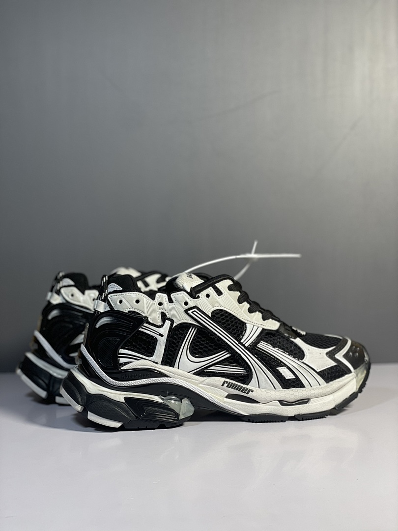 Balenciaga Runner 7.5 - Image 69