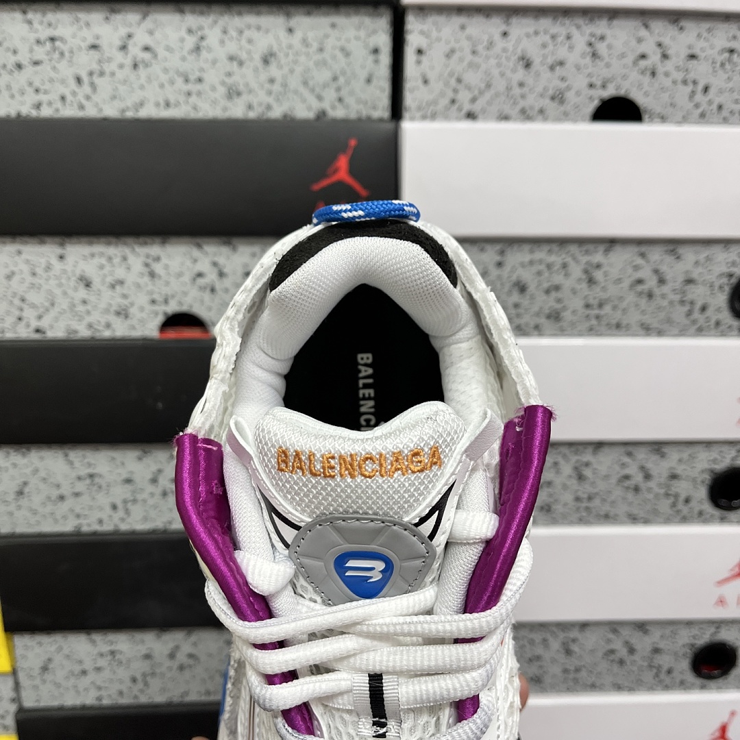 Balenciaga BLCG Runner 7.5 - Image 9