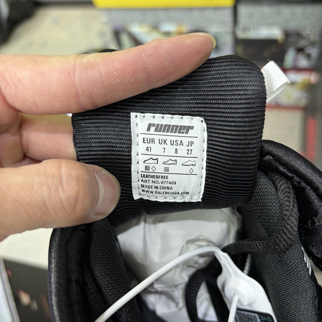 Balenciaga Runner LED 7 Gen - Image 2