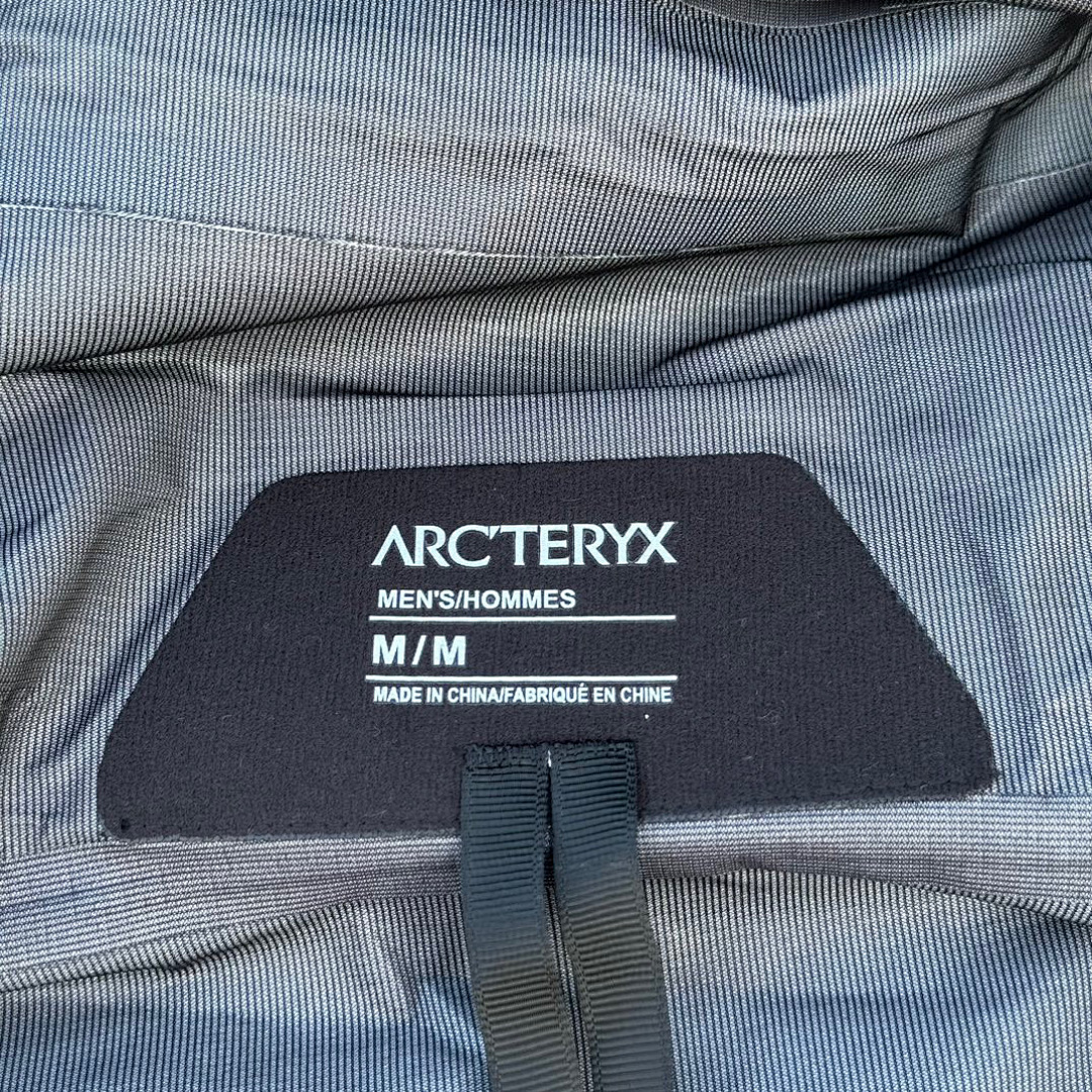 Arc'teryx Beta Jacket (Black) - Image 10